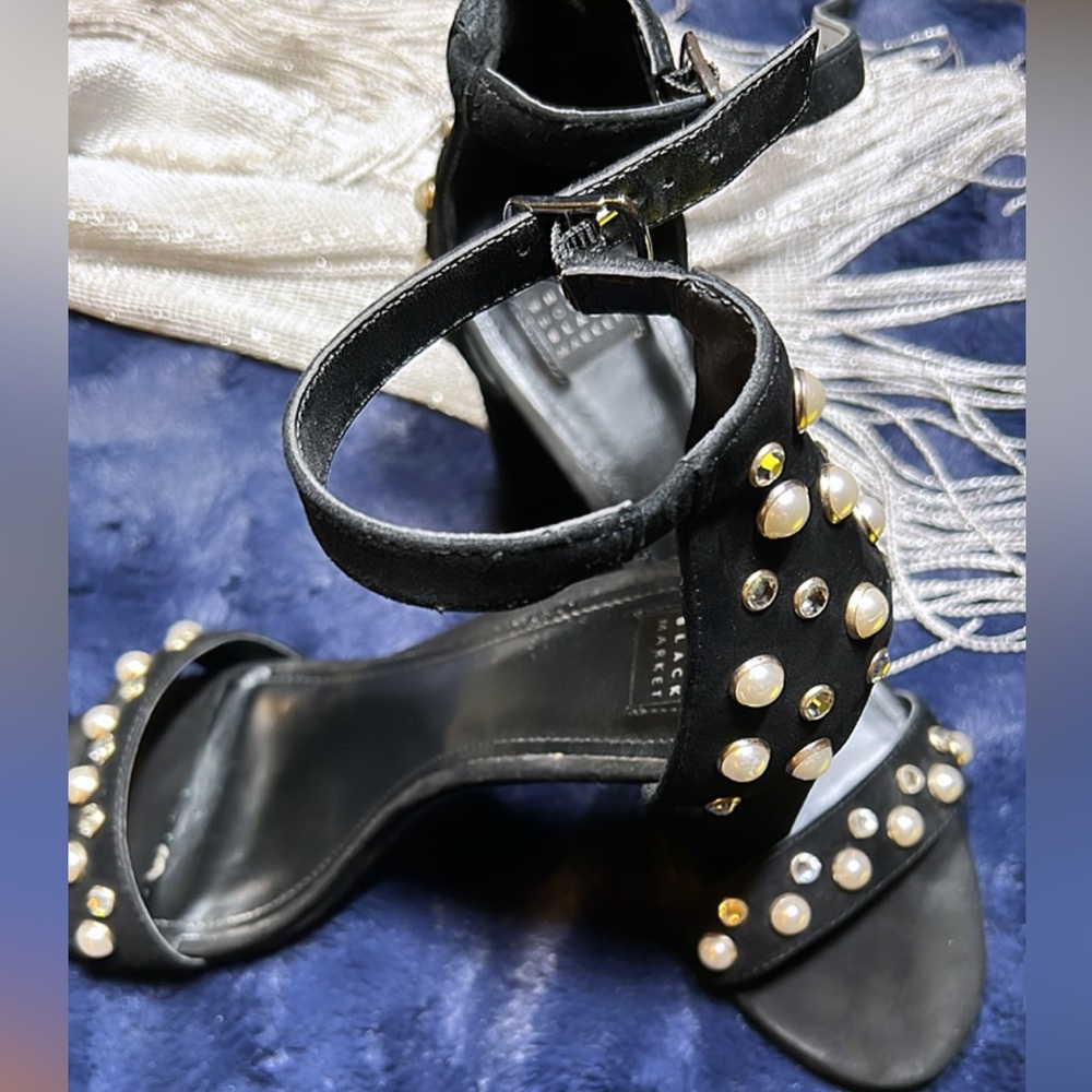 Black and white shoes size 8